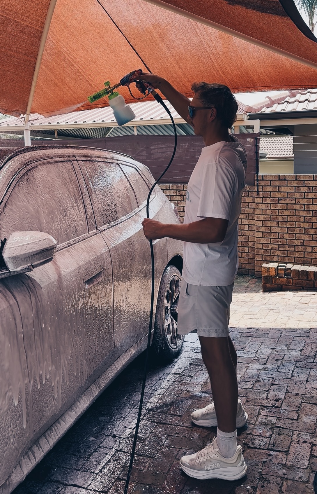 Wasklub foaming a vehicle